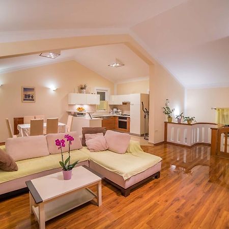 Captain'S Apartment Barbat na Rabu Екстер'єр фото