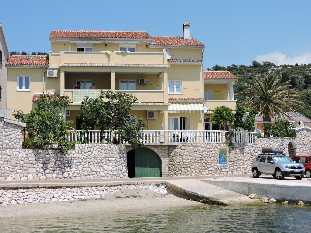 Captain'S Apartment Barbat na Rabu Екстер'єр фото