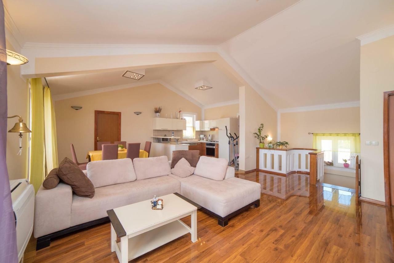 Captain'S Apartment Barbat na Rabu Екстер'єр фото