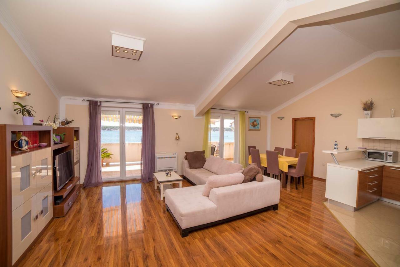Captain'S Apartment Barbat na Rabu Екстер'єр фото