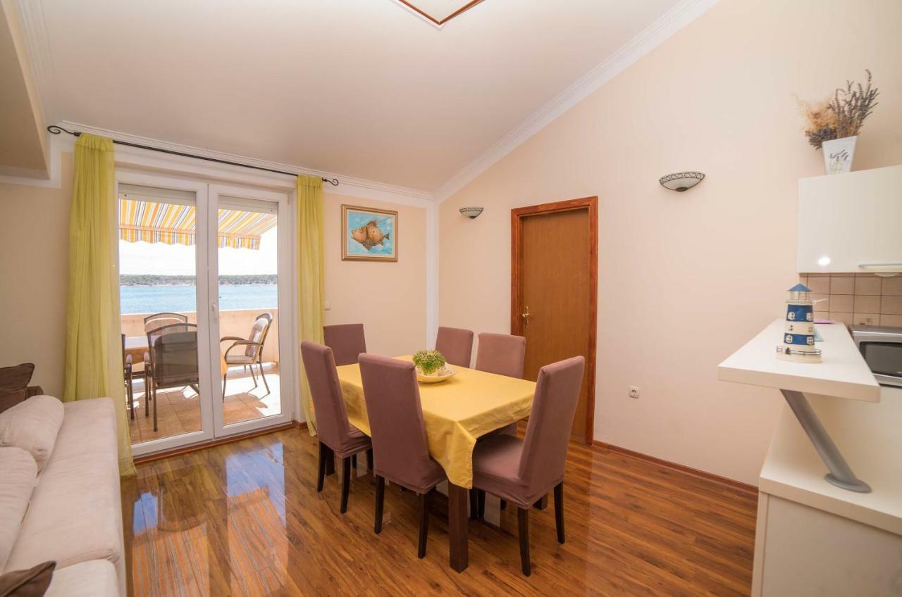 Captain'S Apartment Barbat na Rabu Екстер'єр фото