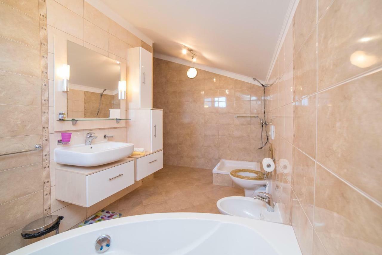 Captain'S Apartment Barbat na Rabu Екстер'єр фото