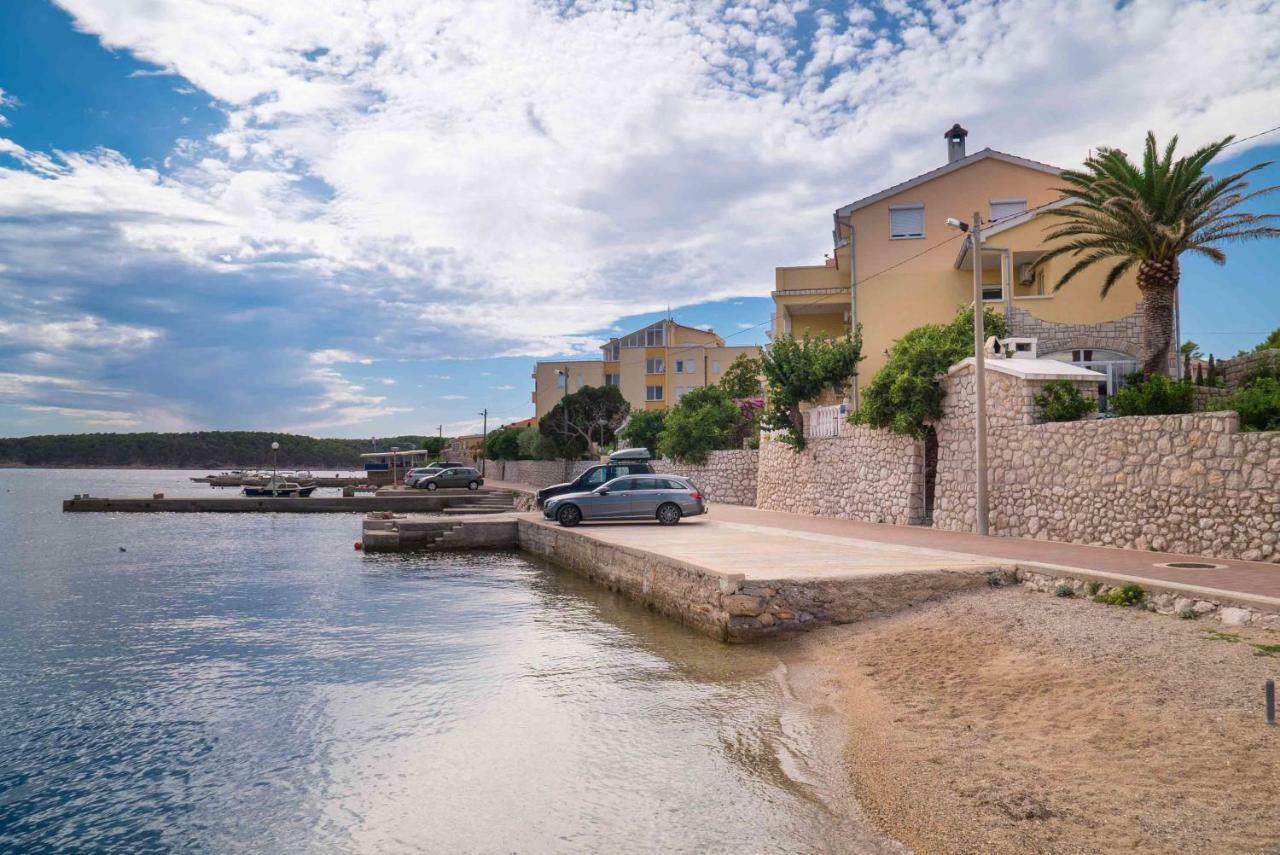 Captain'S Apartment Barbat na Rabu Екстер'єр фото